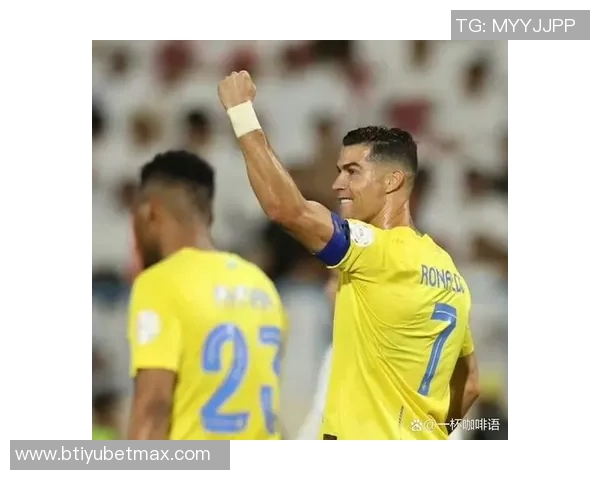 C罗中路停球失误错失良机遗憾抱头难掩失落情绪