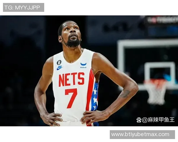 克莱半场表现稳健11投4中三分球命中3个贡献11分2篮板1封盖